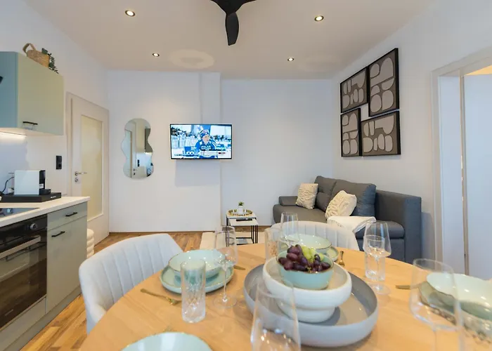 Flowapartment Hof, 24h Checkin, Ir-sauna, Parkplatz, Wlan250mbit Daire Hof (Bavaria)