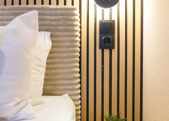 Flowapartment Hof, 24h Checkin, Ir-sauna, Parkplatz, Wlan250mbit Daire Hof (Bavaria)