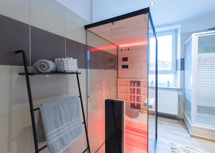 Flowapartment Hof, 24h Checkin, Ir-sauna, Parkplatz, Wlan250mbit Daire Hof (Bavaria)